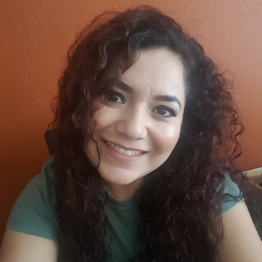 Meet your Posher, Edelmira